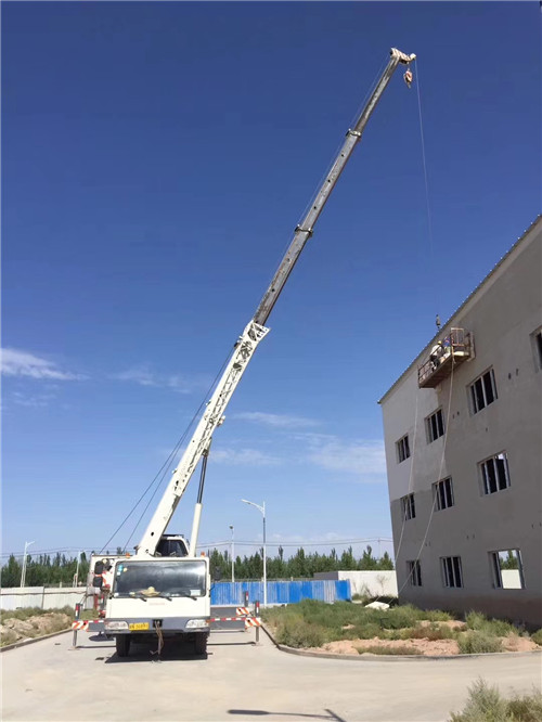 封开县“轻装强干”—— 吊车的 “轻量化臂架” 技术